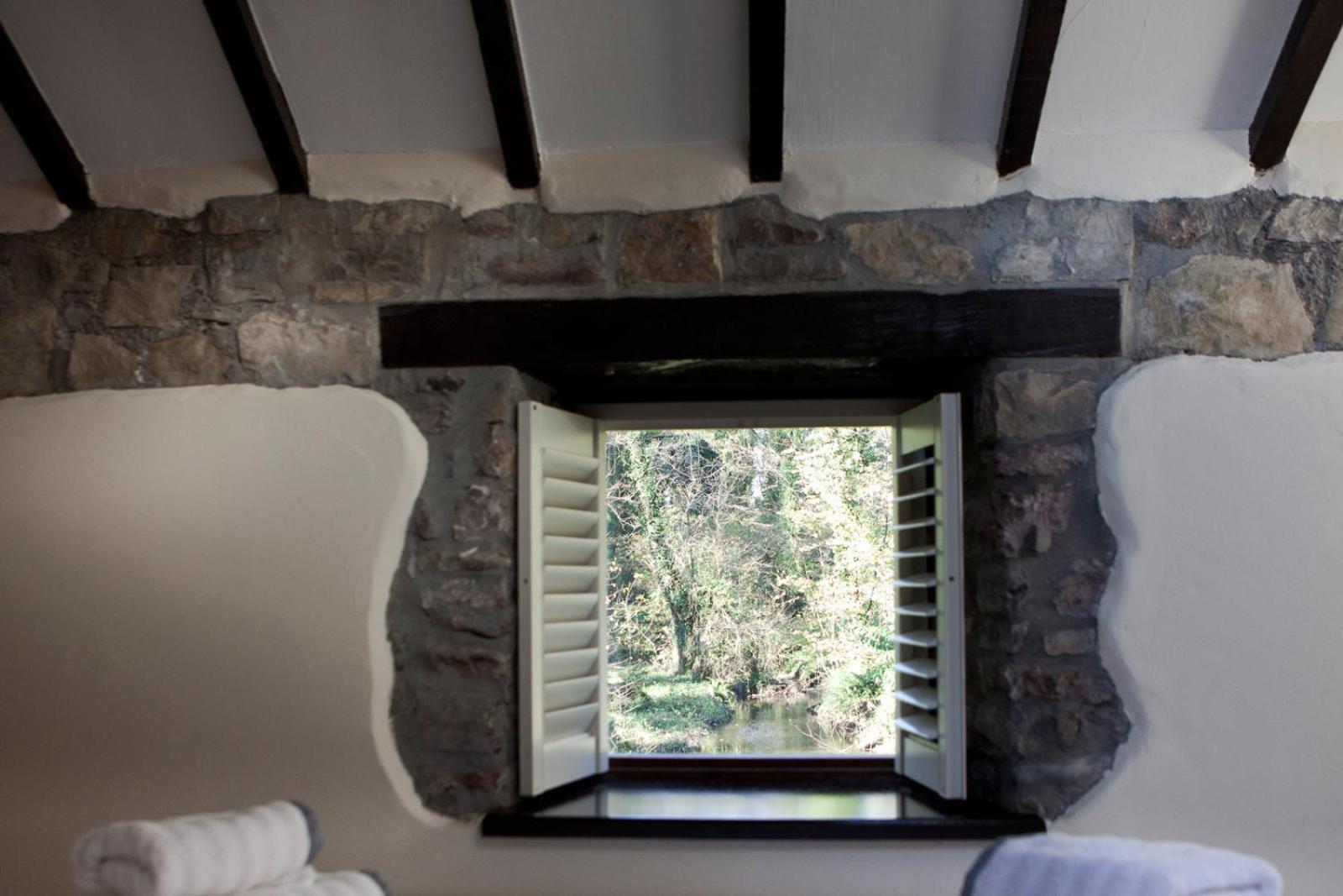 Pencoed House Estate Guest House Cardiff Bagian luar foto