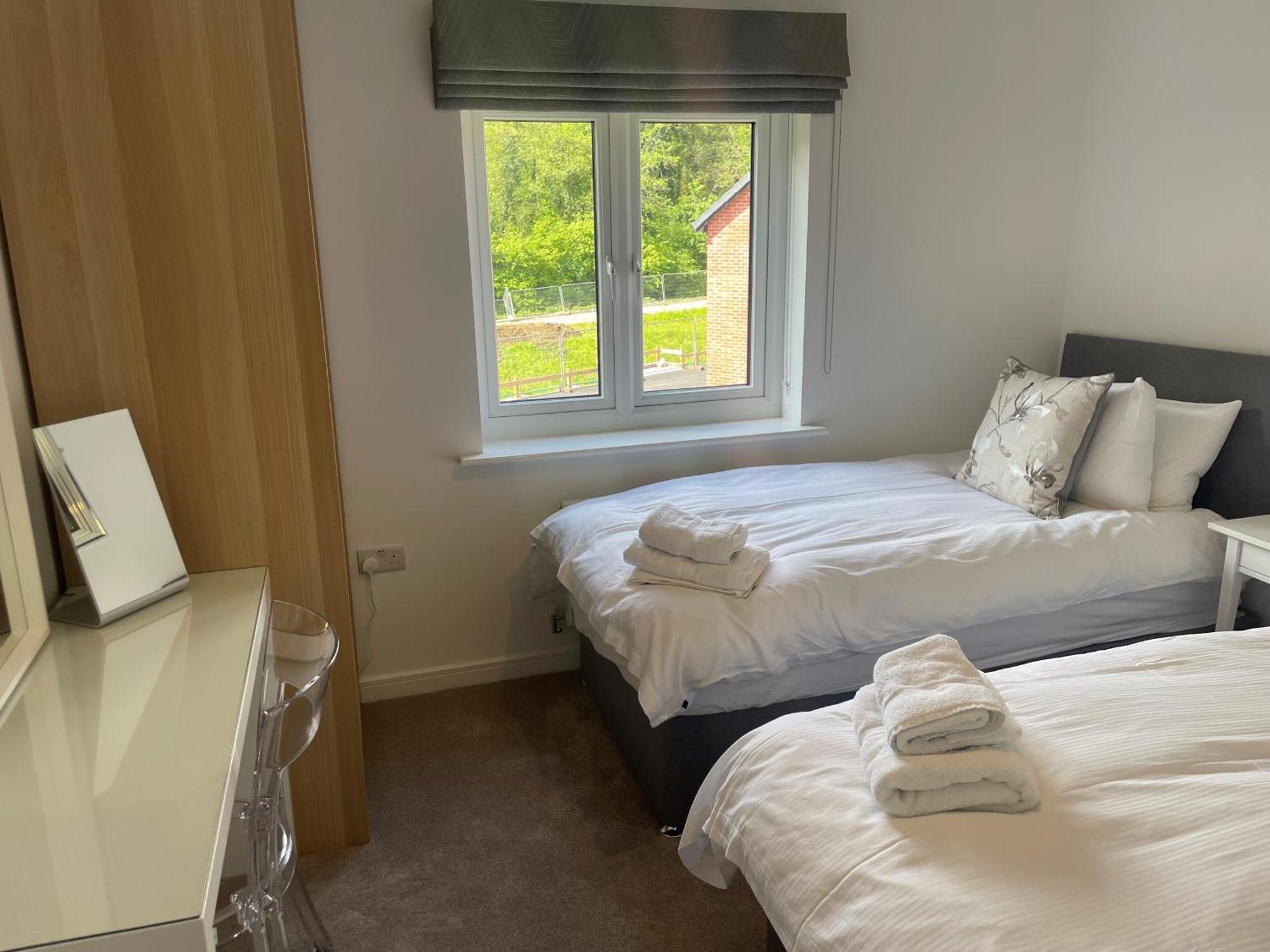 Pencoed House Estate Guest House Cardiff Bagian luar foto