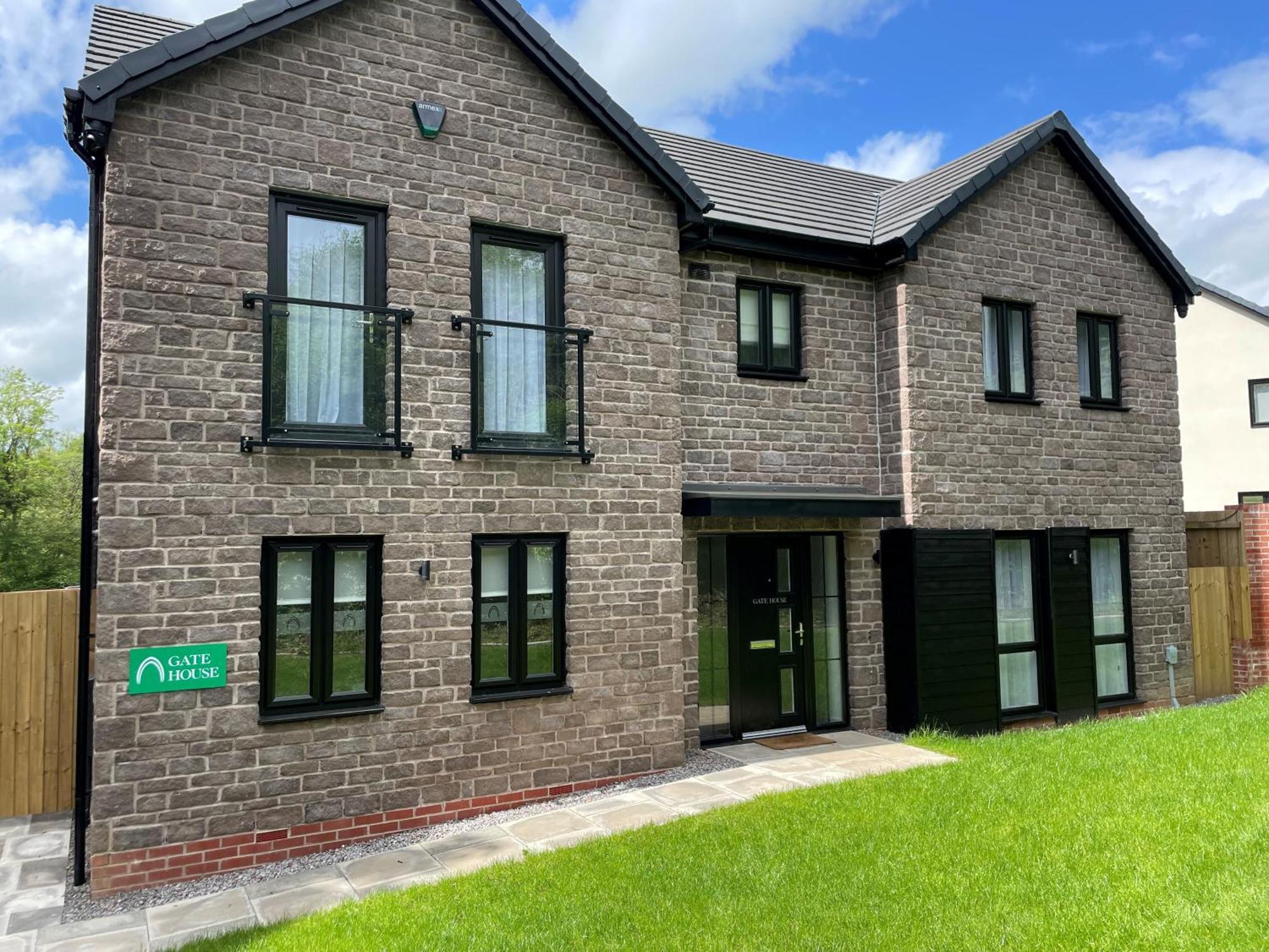 Pencoed House Estate Guest House Cardiff Bagian luar foto
