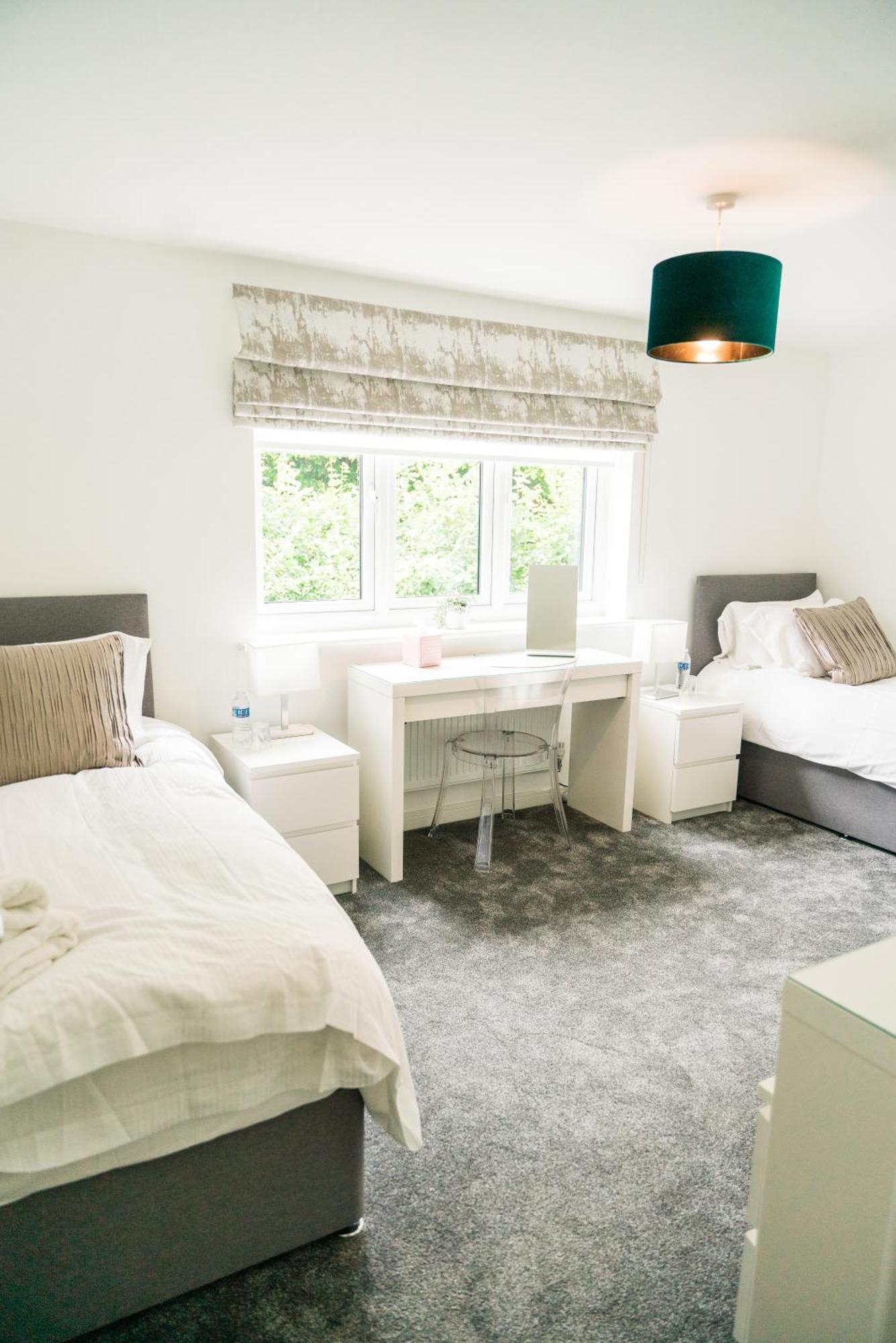 Pencoed House Estate Guest House Cardiff Bagian luar foto