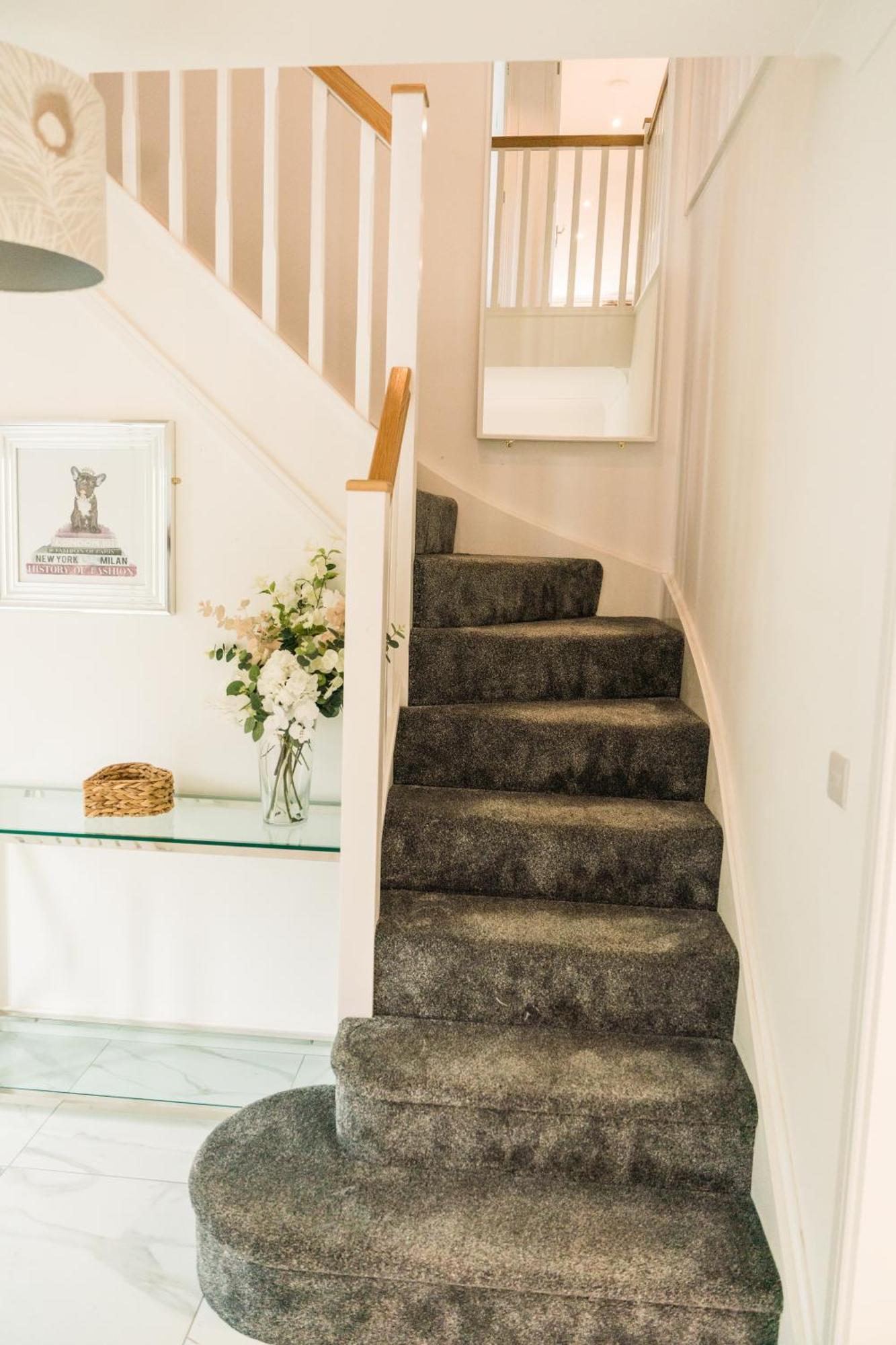 Pencoed House Estate Guest House Cardiff Bagian luar foto