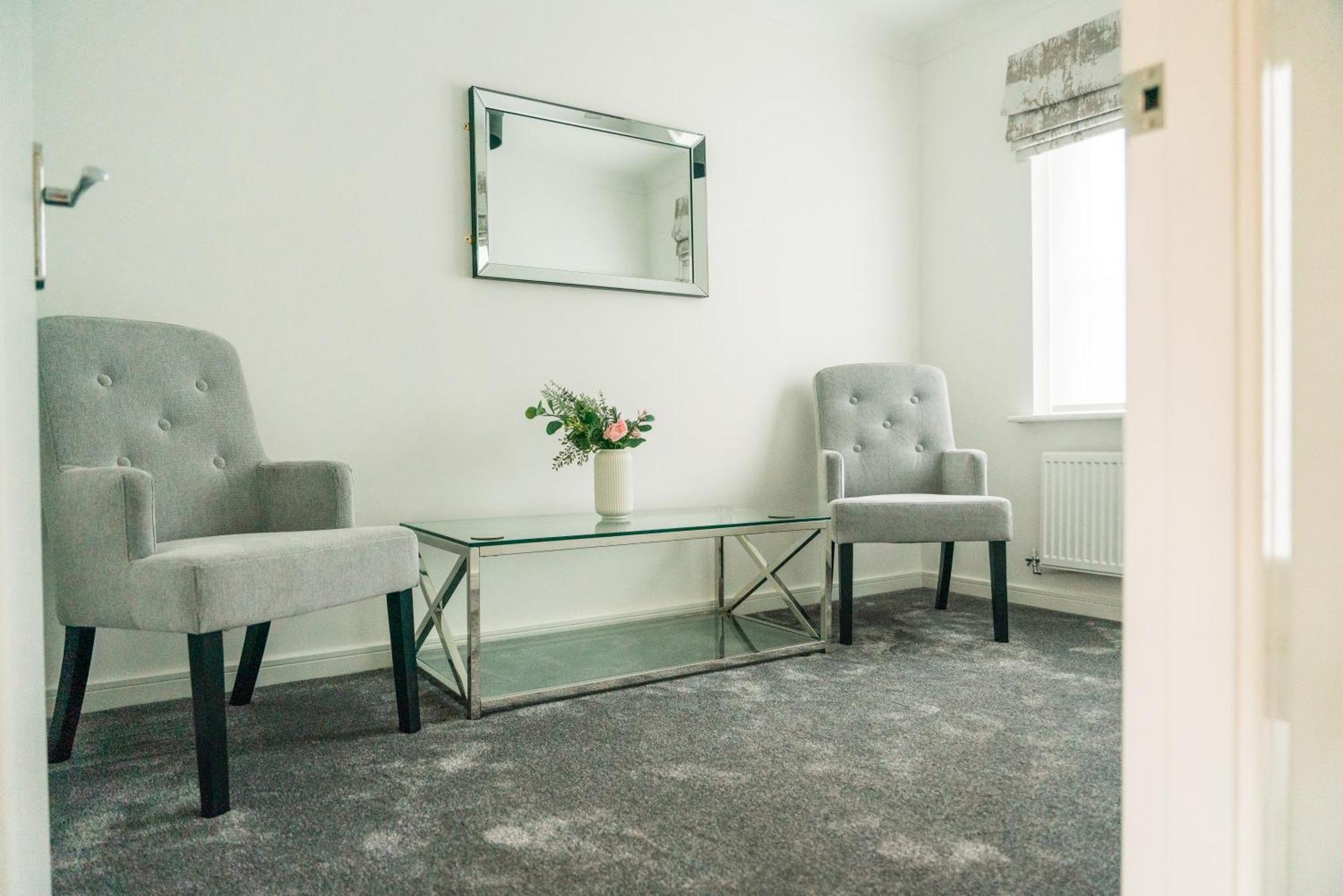 Pencoed House Estate Guest House Cardiff Bagian luar foto