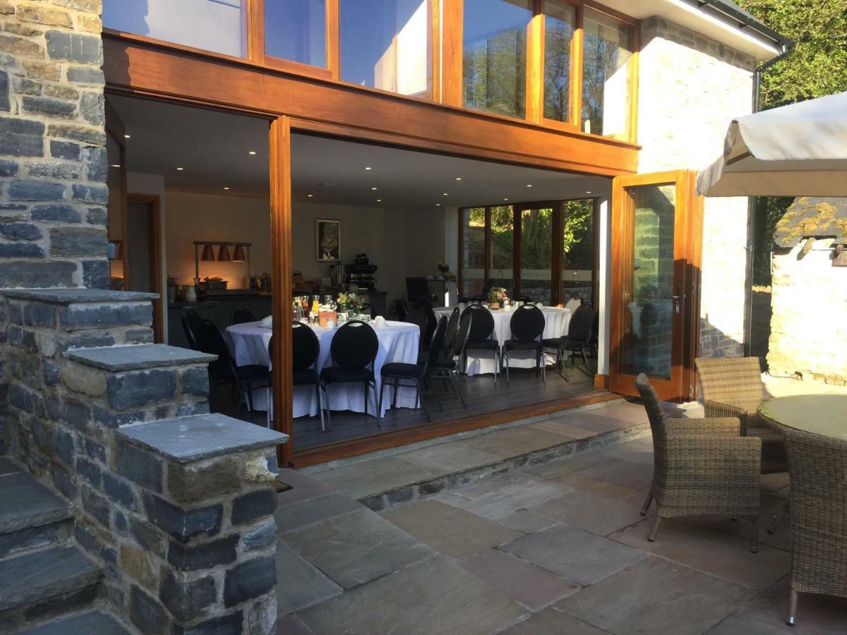 Pencoed House Estate Guest House Cardiff Bagian luar foto