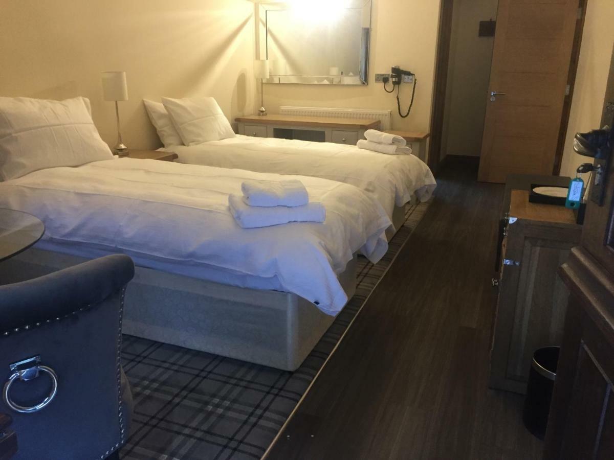 Pencoed House Estate Guest House Cardiff Bagian luar foto