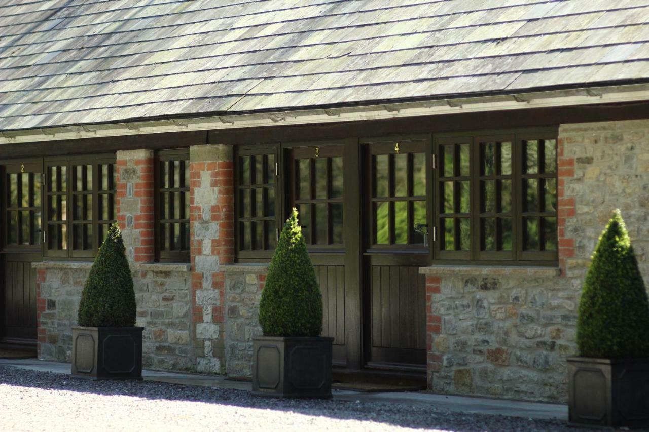 Pencoed House Estate Guest House Cardiff Bagian luar foto