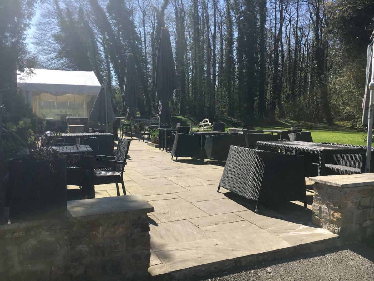 Pencoed House Estate Guest House Cardiff Bagian luar foto