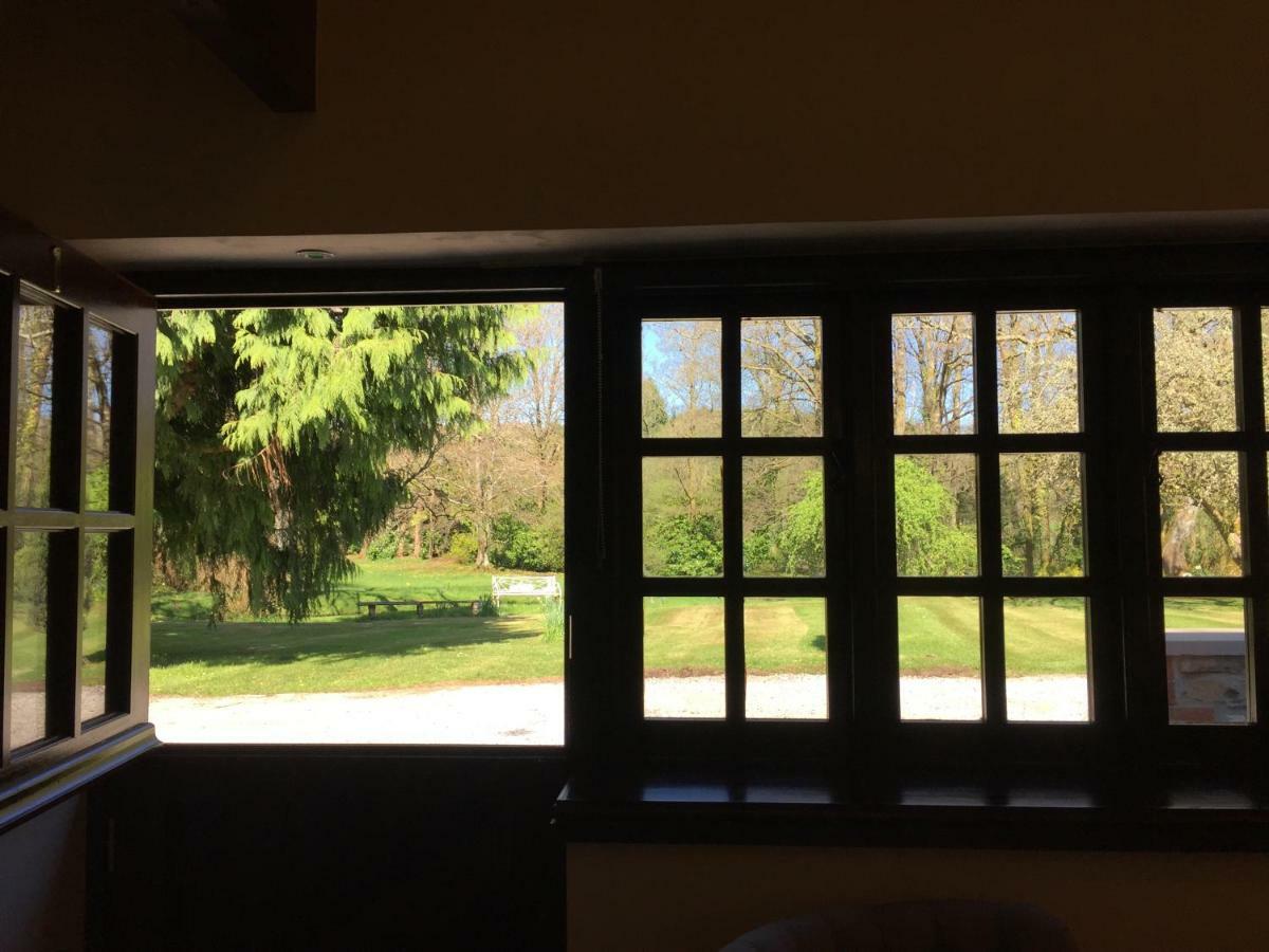 Pencoed House Estate Guest House Cardiff Bagian luar foto