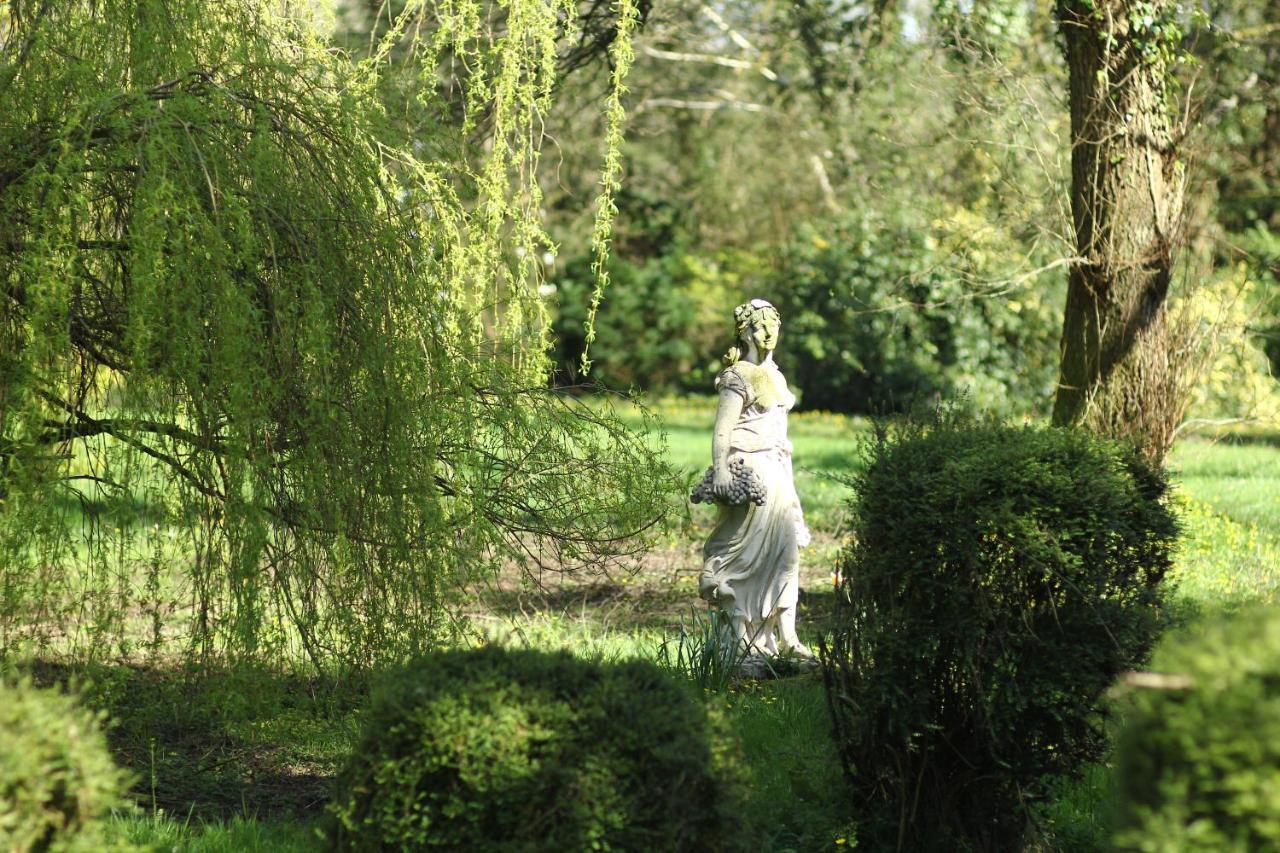 Pencoed House Estate Guest House Cardiff Bagian luar foto